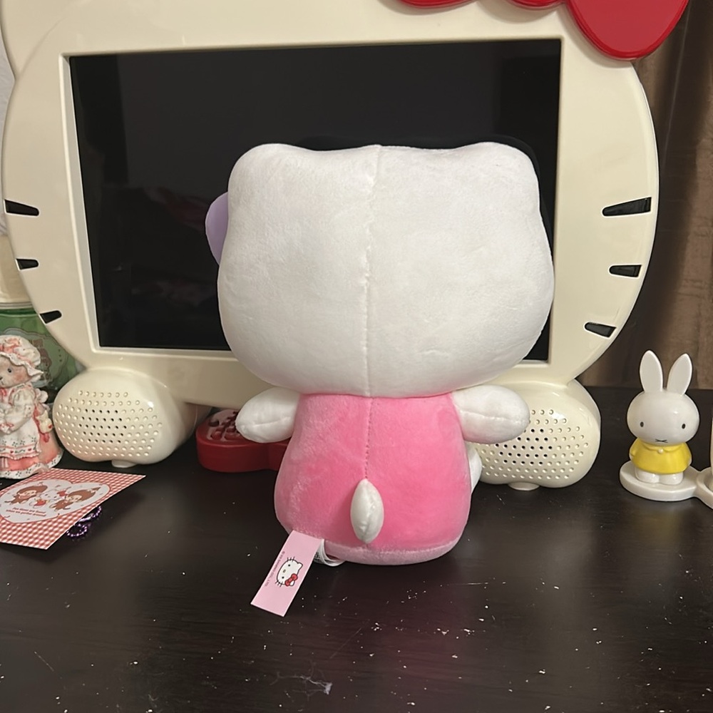 Hello Kitty Plush - Picture 2 of 2